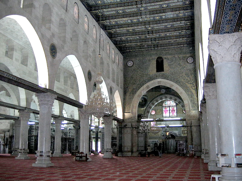 Интерьер мечети аль-Акса.