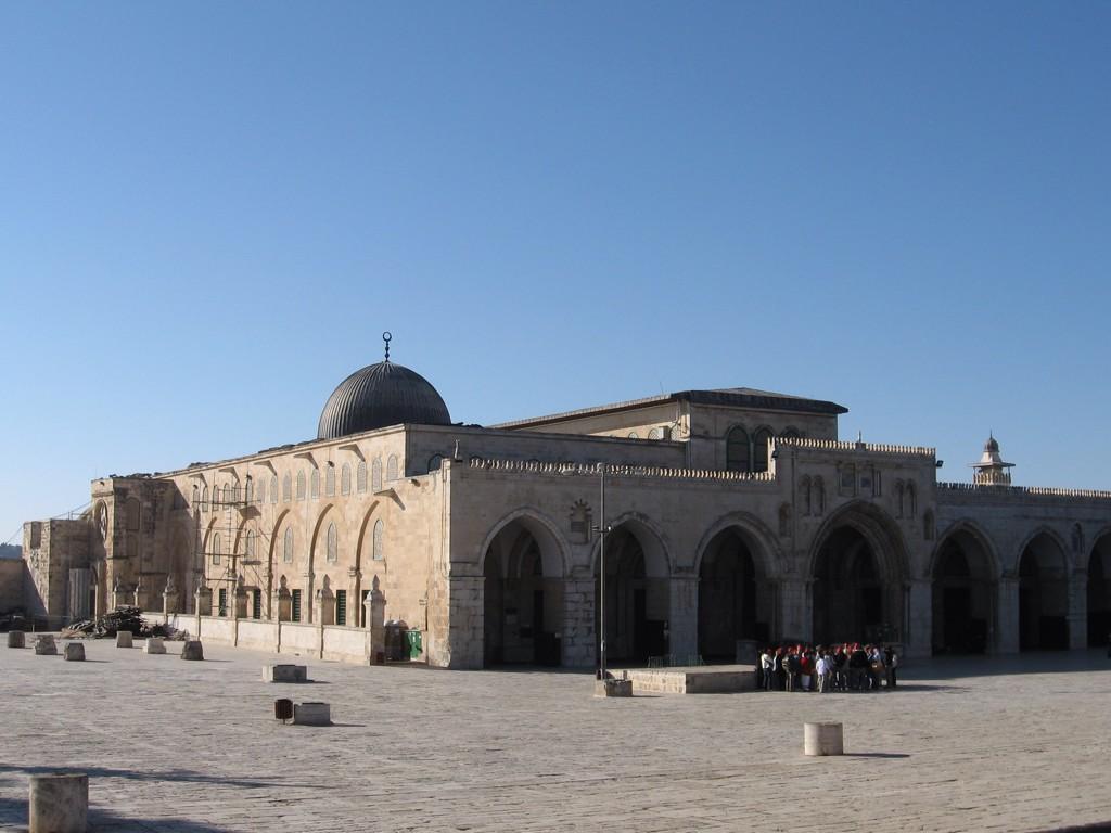 В 1100-х годах крестоносцы использовали мечеть аль-Акса в качестве королевской резиденции.