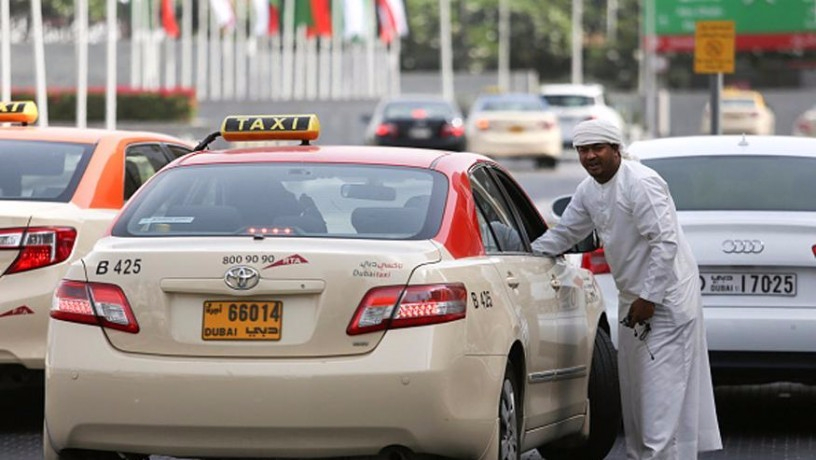 Два младенца и 44 кг золота оказались среди “потерянных вещей” в службе такси Дубая