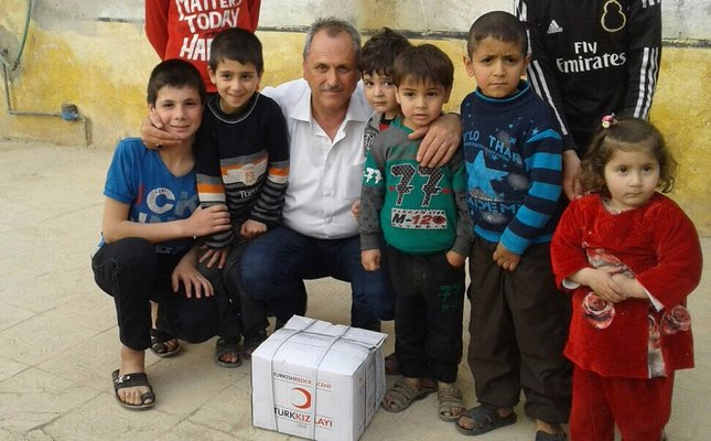 Турецкий Красный Полумесяц отправляет игрушки детям в Азазе