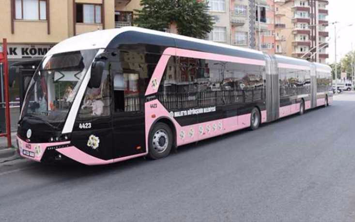 В Турции появились троллейбусы только для женщин