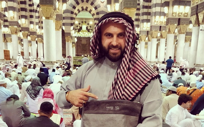 Посещение израильским журналистом Мечети Пророка (мир ему) в Саудовской Аравии вызвало возмущения в мусульманском мире
