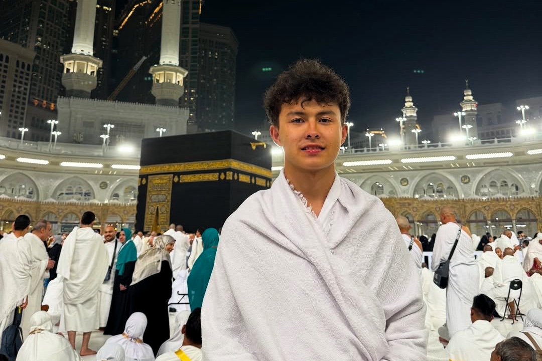 Парень из Казахстана проехал 8 000 км на велосипеде, чтобы совершить умру в Мекке