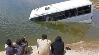 В Египте четверо хафизов Корана утонули после падения автобуса в канал