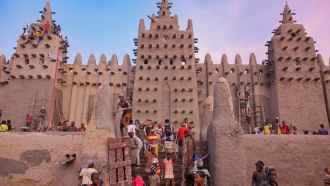 Фото: В Мали прошла ежегодная реставрация Великой мечети