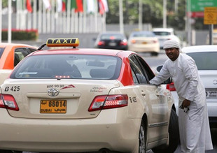 Два младенца и 44 кг золота оказались среди “потерянных вещей” в службе такси Дубая